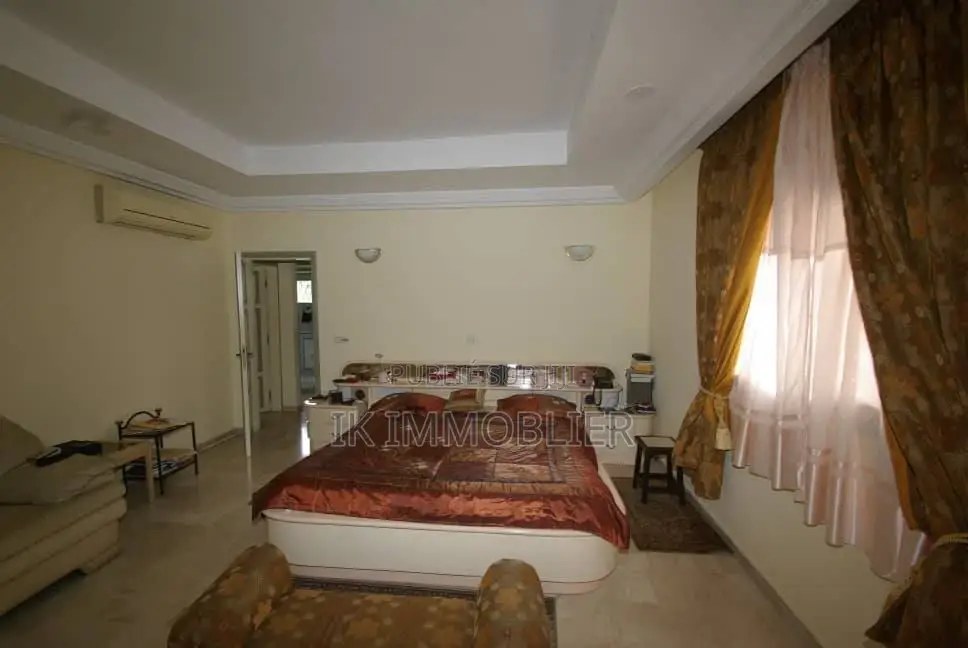 10chbre Villa dans Cocody à Louer
