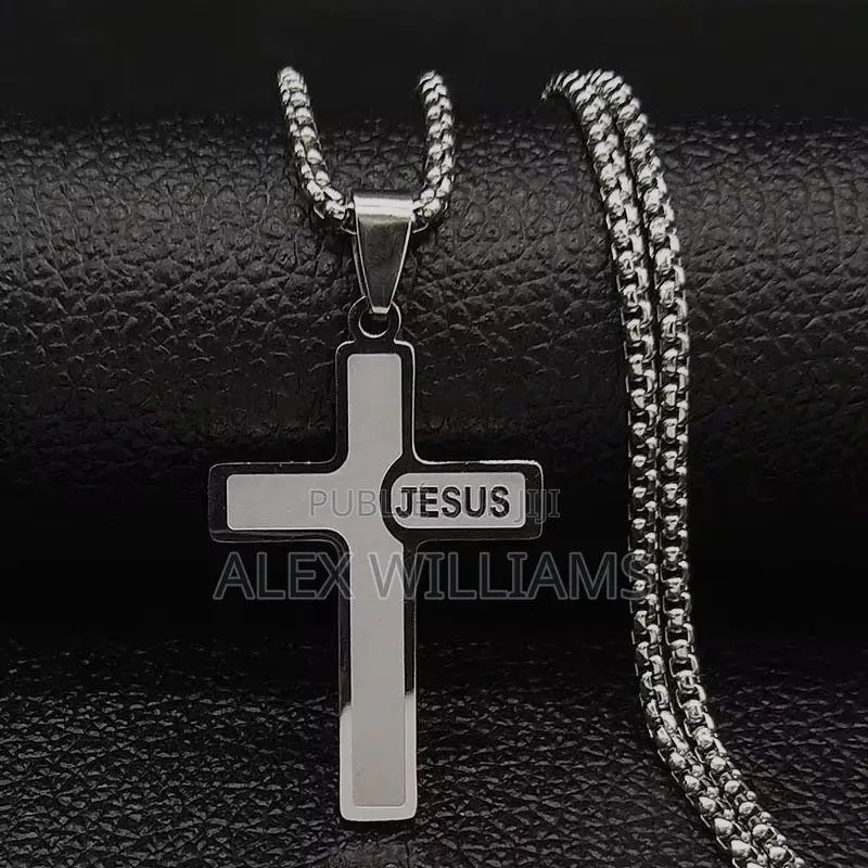 Chaîne Croix De Jésus – Disponible en Argent