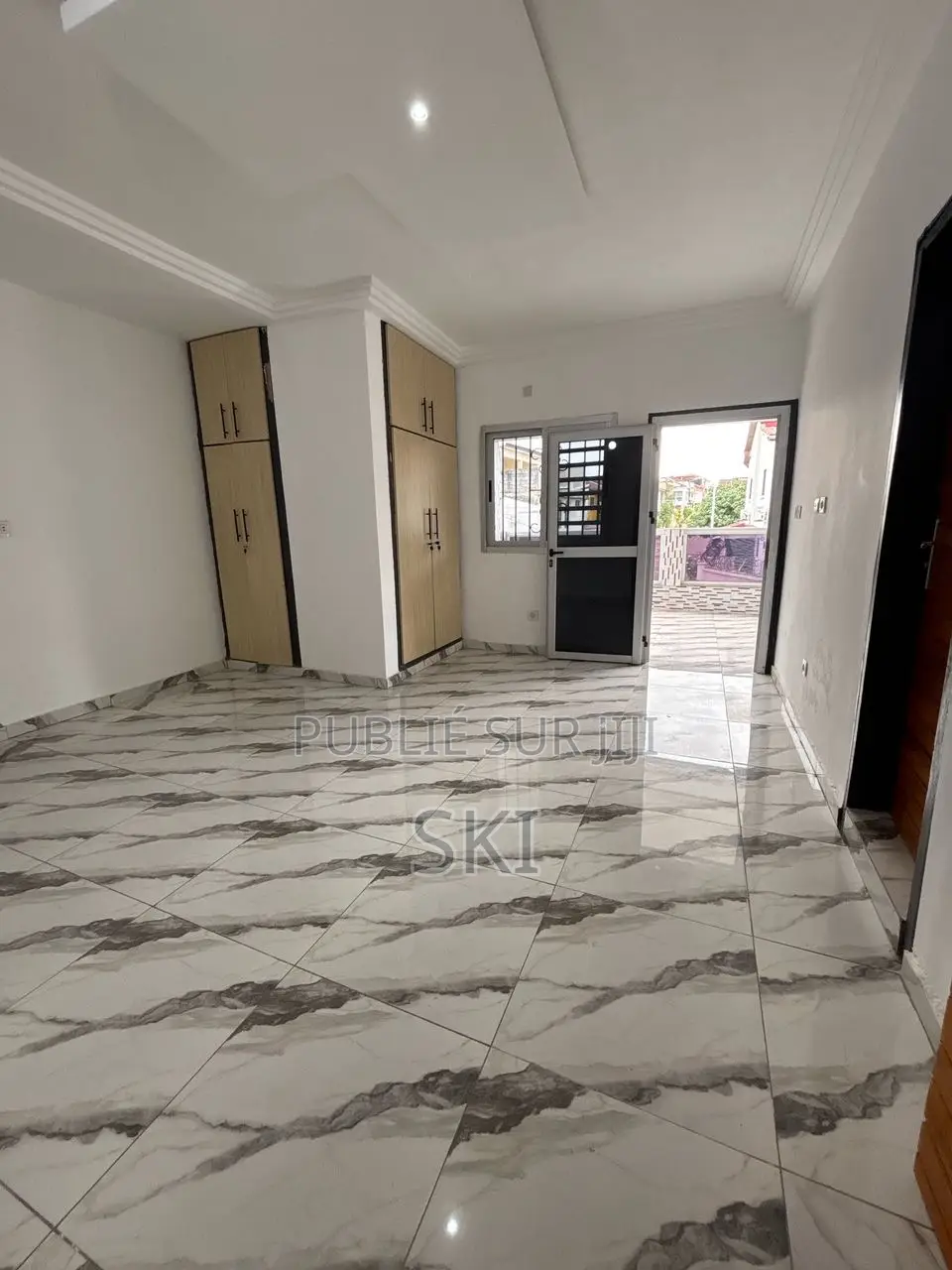5chbre Villa dans Samuel Kouame, Cocody à Louer