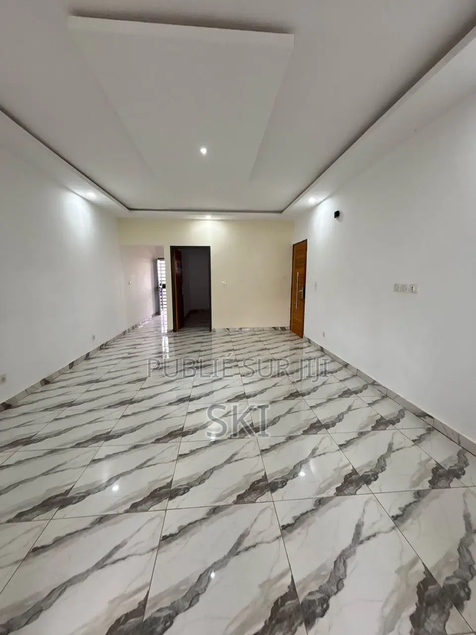 5chbre Villa dans Samuel Kouame, Cocody à Louer