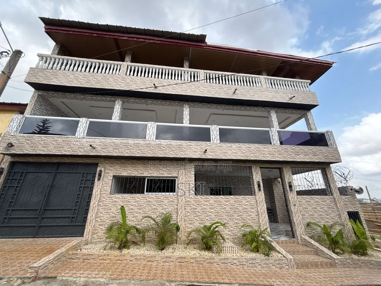5chbre Villa dans Samuel Kouame, Cocody à Louer