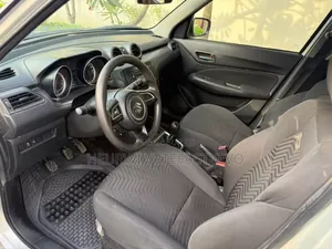 Suzuki Swift RS 2024 Gris