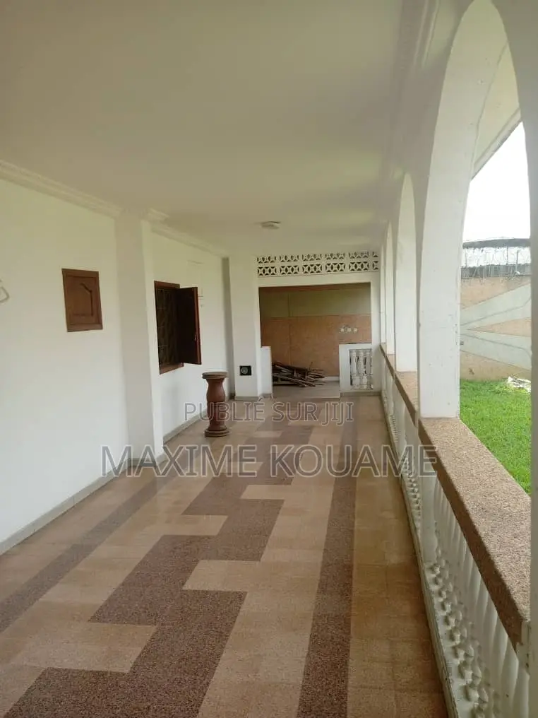 Furnished 7chbre Duplex dans Cocody à Vendre