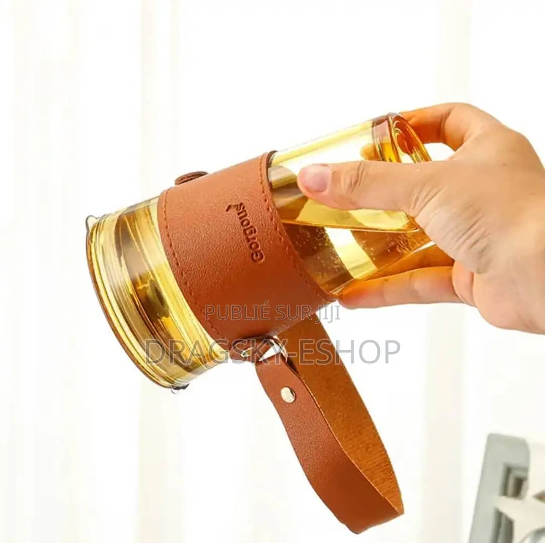 *Mug en Verre Massif Avec Paille Bandoulière – 450ml*