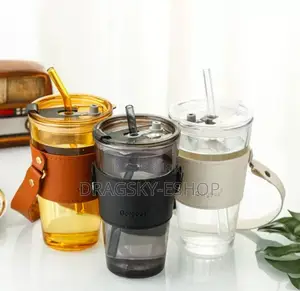 *Mug en Verre Massif Avec Paille Bandoulière – 450ml*