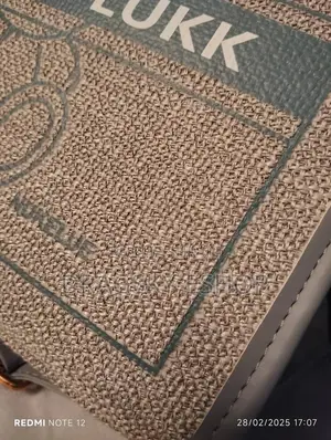 _*Sac À Main (Très Solide)*_