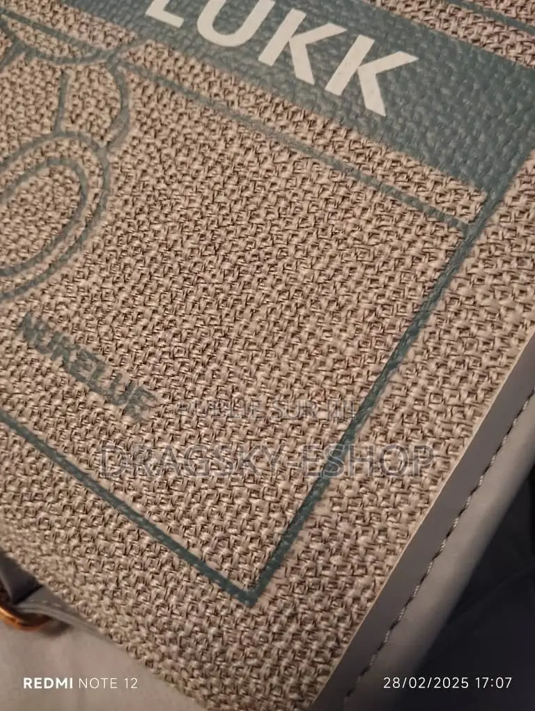 _*Sac À Main (Très Solide)*_