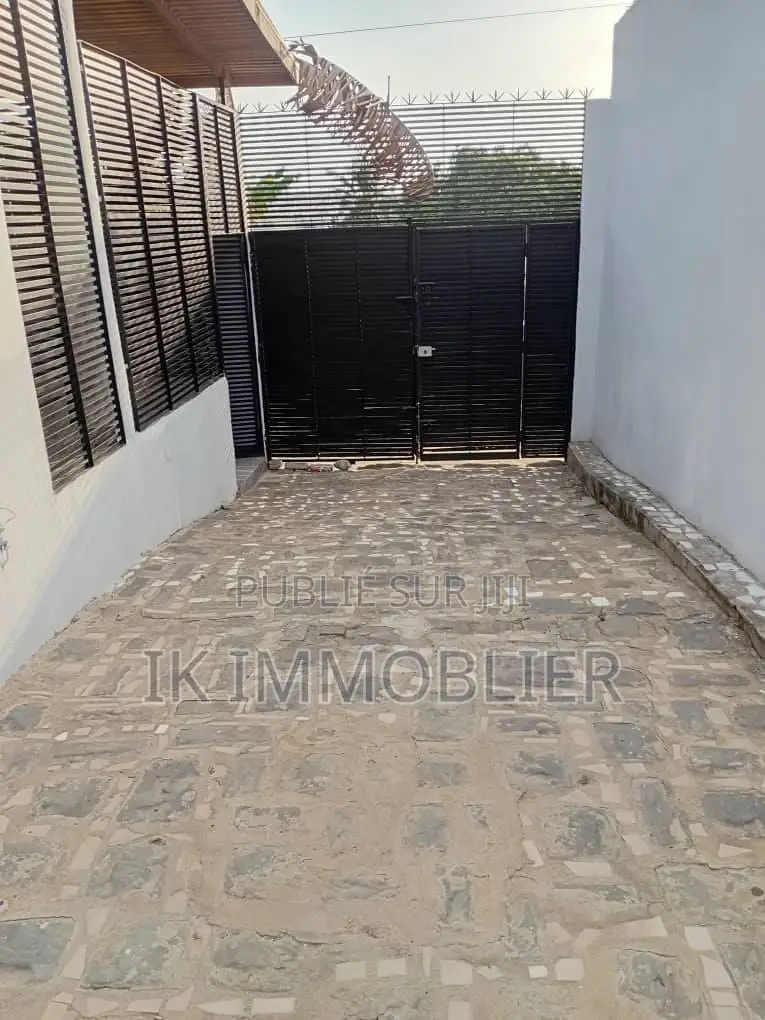 3chbre Maison dans Bingerville à Vendre
