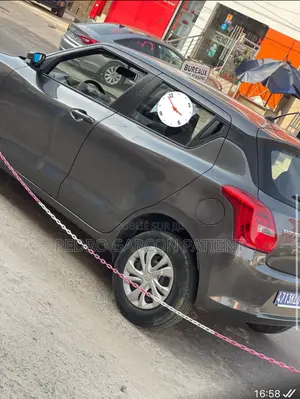 Suzuki Swift 2021 Gris