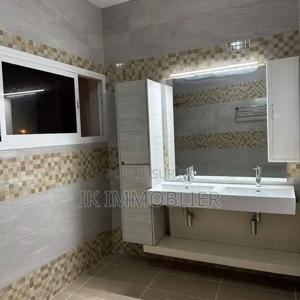 Furnished 4chbre Villa dans Cocody à Vendre