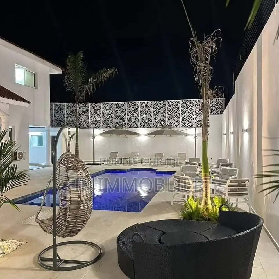 Furnished 4chbre Villa dans Cocody à Vendre