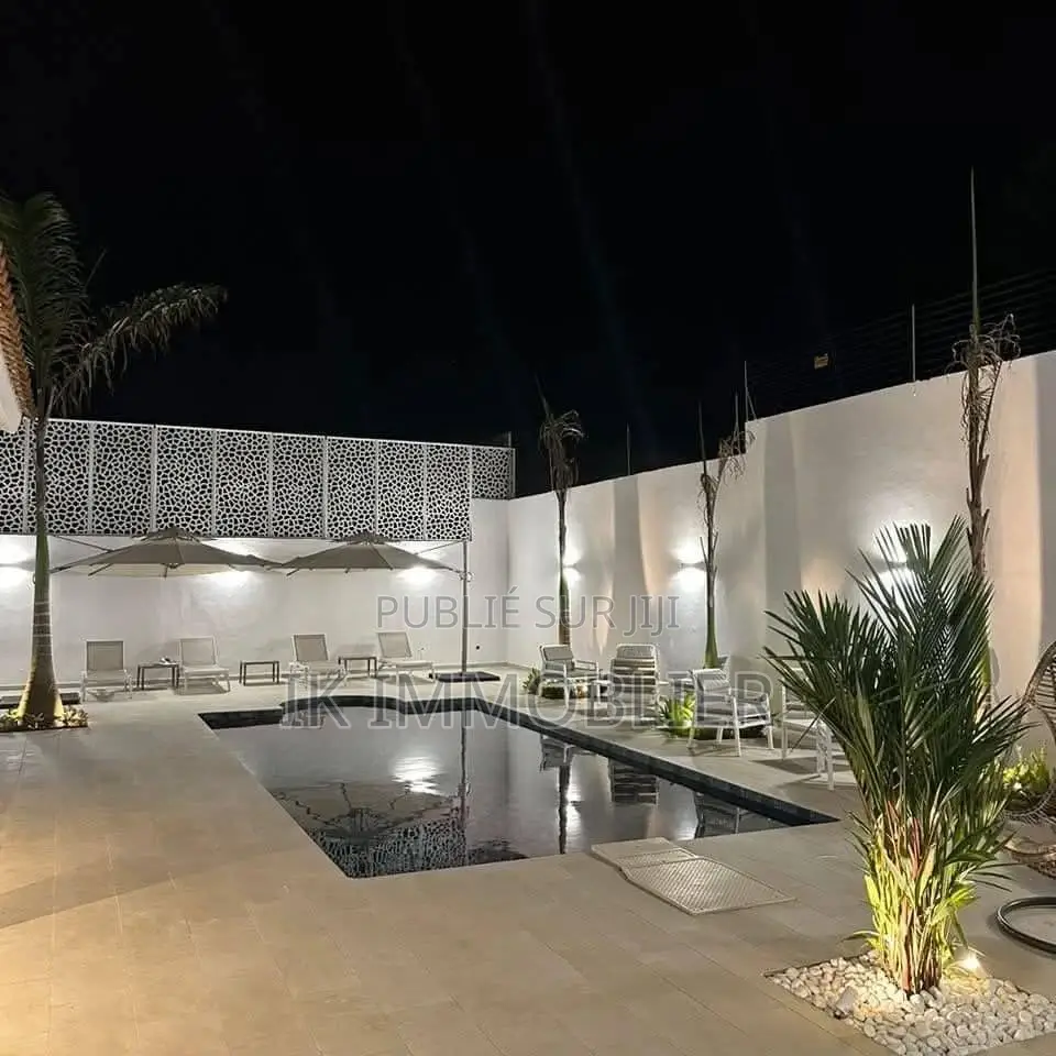 Furnished 4chbre Villa dans Cocody à Vendre