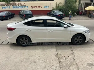Hyundai Avante 2018 Blanc