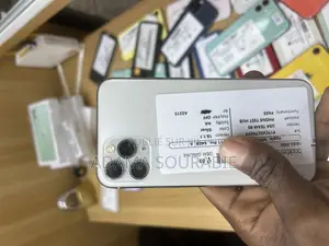 Photo - Apple iPhone 11 Pro 256 GB Doré