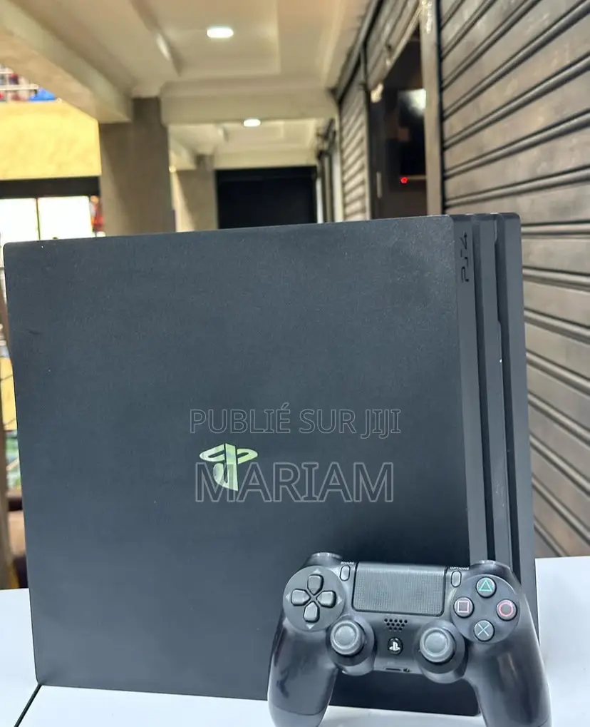 Offre Spécial : Ps4 Quasiment Neuf Avec Fifa 20 Une Manette