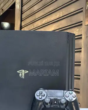 Offre Spécial : Ps4 Quasiment Neuf Avec Fifa 20 Une Manette