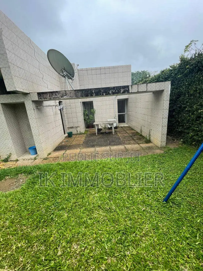 4chbre Villa dans Cocody à Vendre