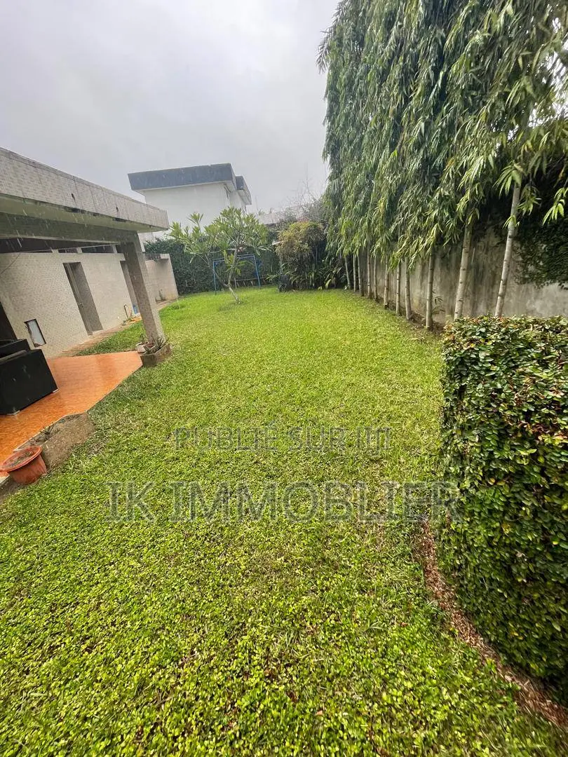 4chbre Villa dans Cocody à Vendre