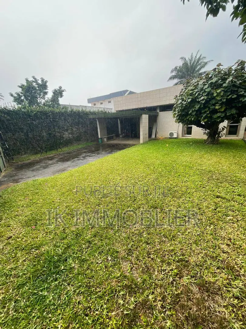 4chbre Villa dans Cocody à Vendre