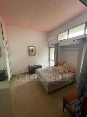 4chbre Villa dans Cocody à Vendre