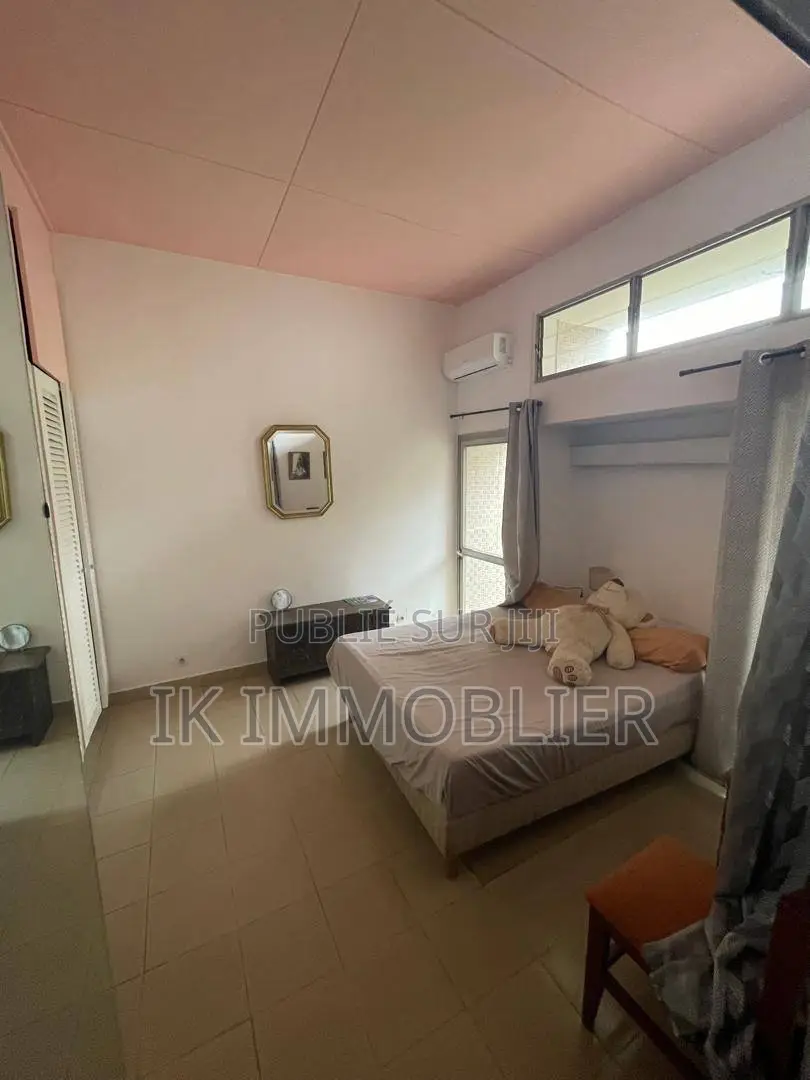 4chbre Villa dans Cocody à Vendre