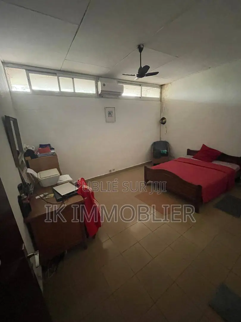 4chbre Villa dans Cocody à Vendre