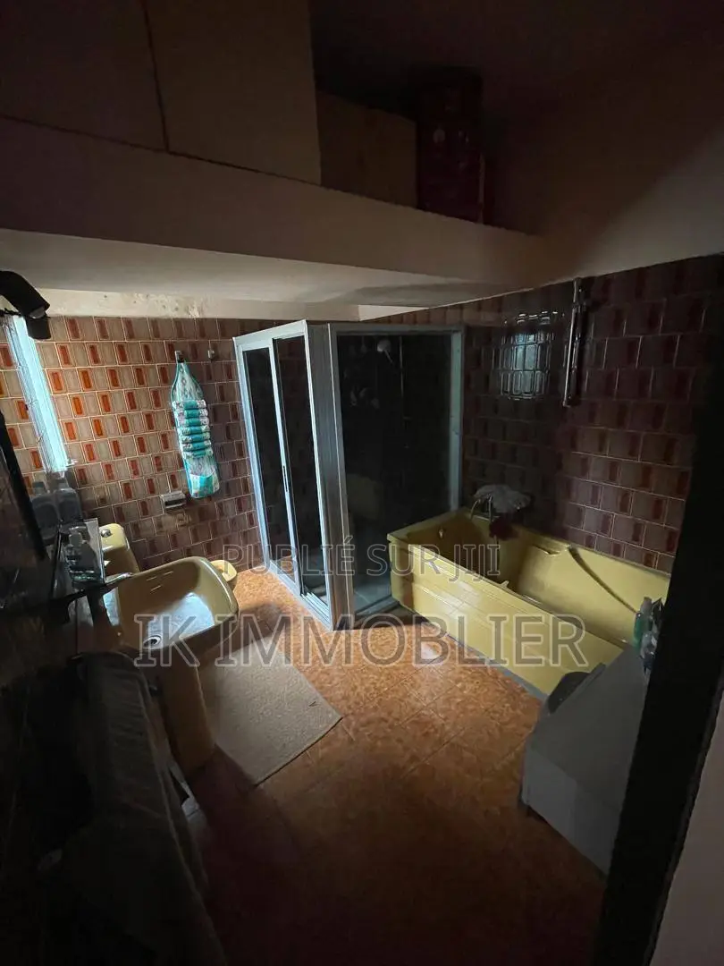4chbre Villa dans Cocody à Vendre
