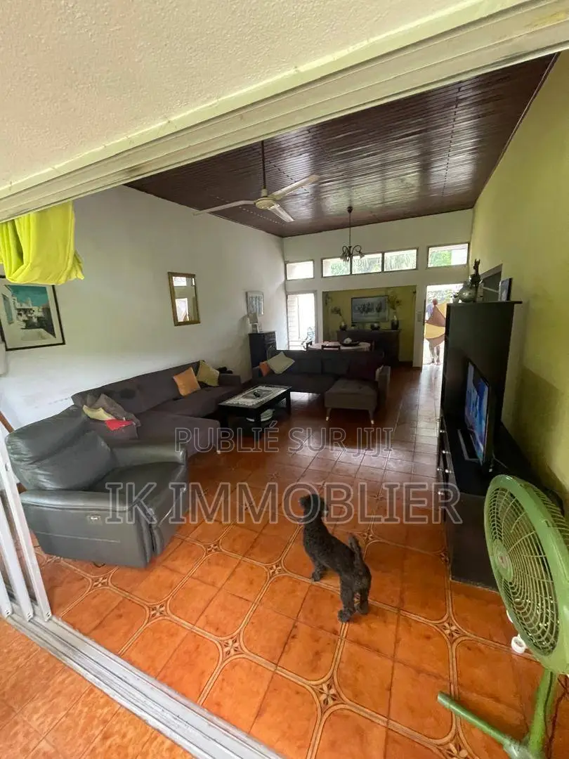 4chbre Villa dans Cocody à Vendre