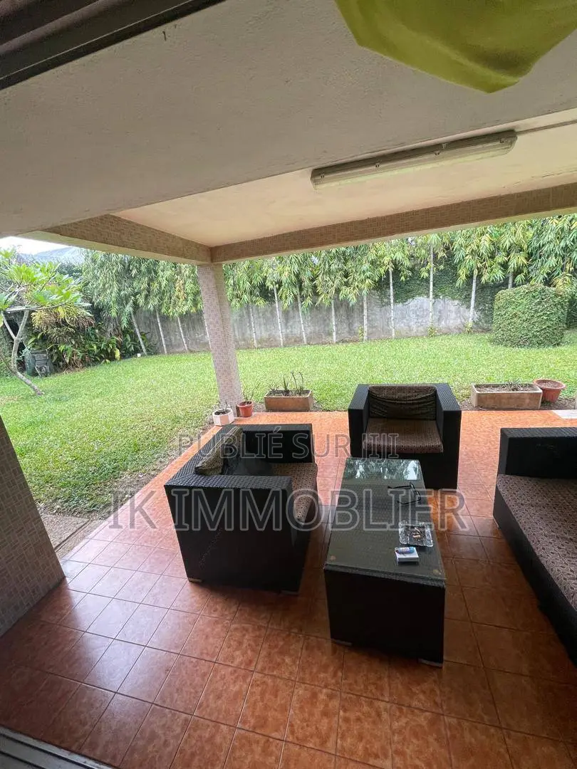 4chbre Villa dans Cocody à Vendre