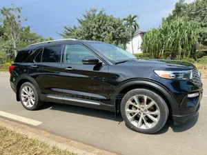Ford Explorer Platinum 2021 Gris