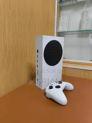 Xbox S Quasi Neuf Avec Une Manette Et 6 Jeux Installer