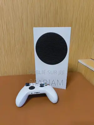 Photo - Xbox S Quasi Neuf Avec Une Manette Et 6 Jeux Installer