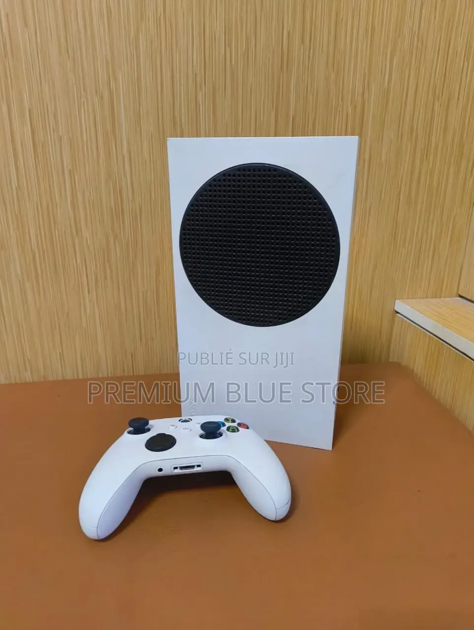 Xbox S Quasi Neuf Avec Une Manette Et 6 Jeux Installer