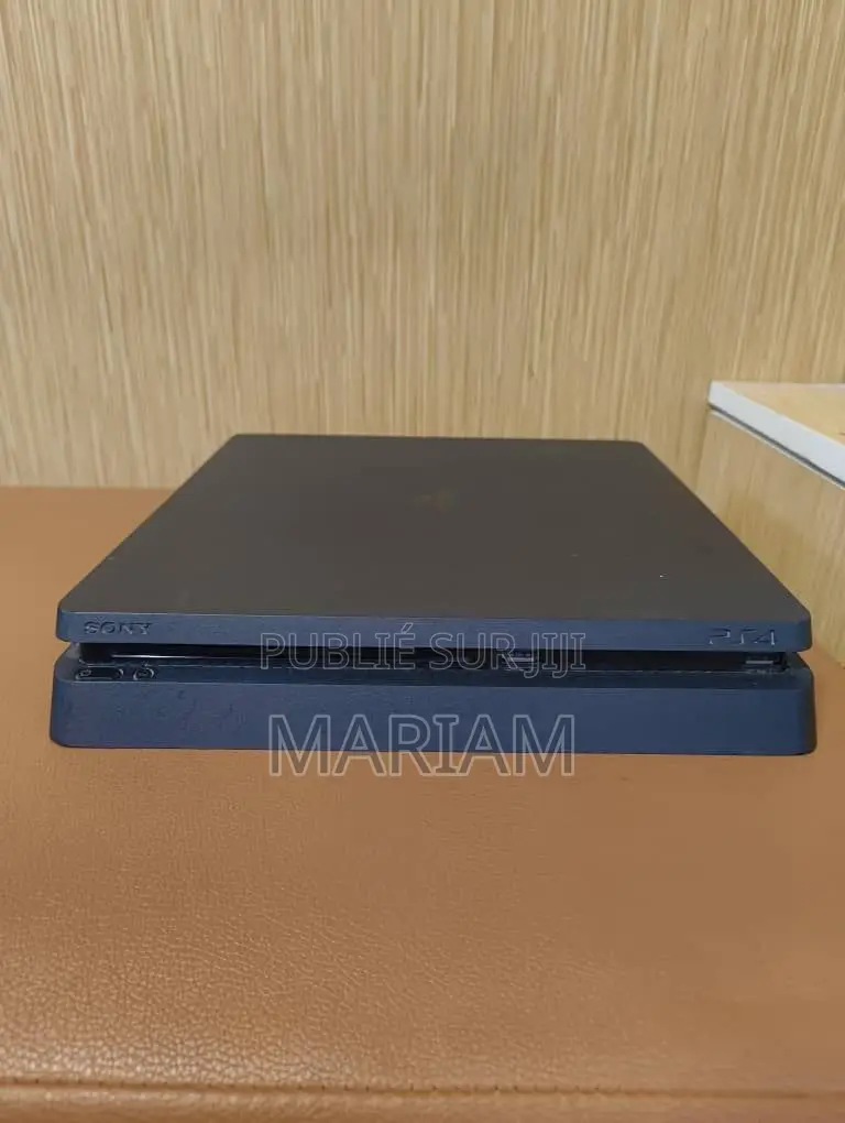 Ps4 Slim 1 Tera Quasi Neuf Avec Son Carton