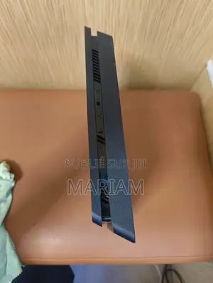 Ps4 Slim 1 Tera Quasi Neuf Avec Son Carton
