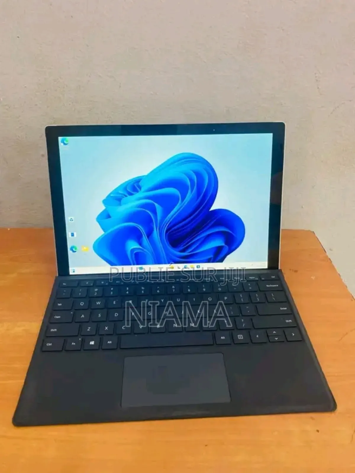 New Microsoft Surface Pro 5 16GB Intel Core I7 SSD 512GB