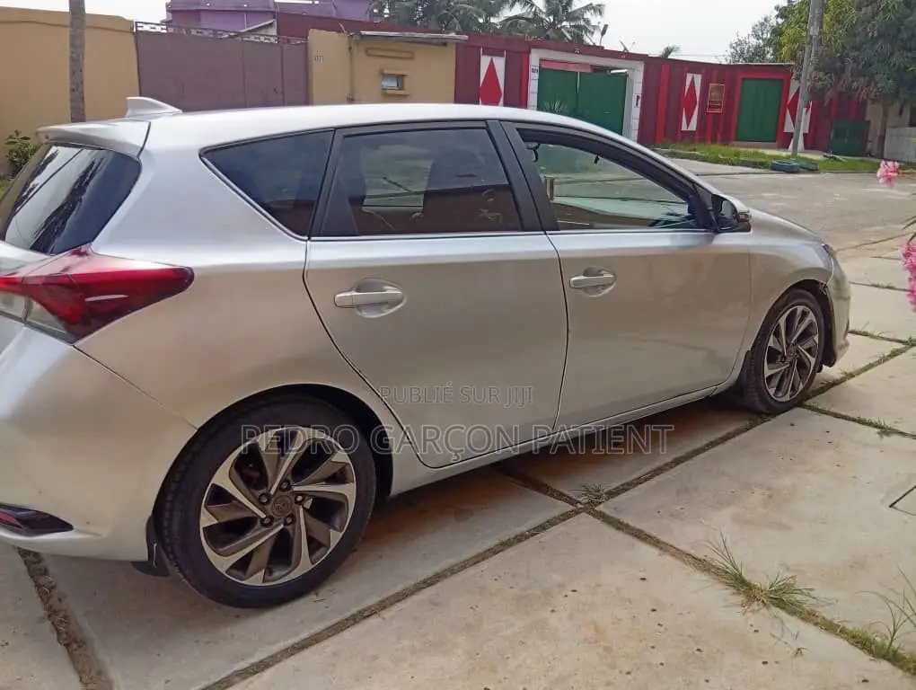 Toyota Auris 2023 Blanc cassé