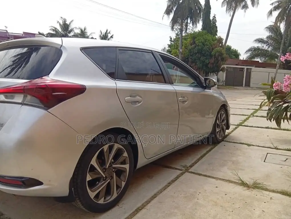 Toyota Auris 2023 Blanc cassé