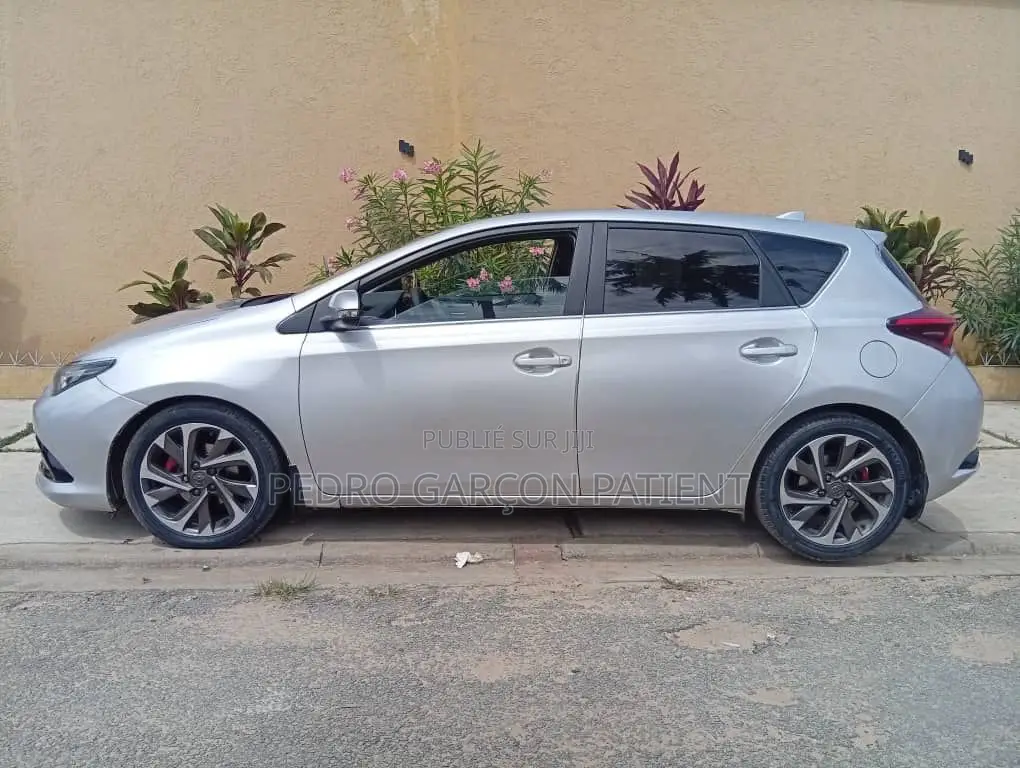 Toyota Auris 2023 Blanc cassé