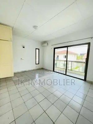 6chbre Duplex dans Grand-Bassam à Louer