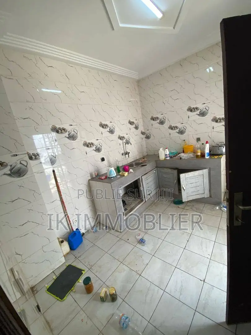 6chbre Duplex dans Grand-Bassam à Louer