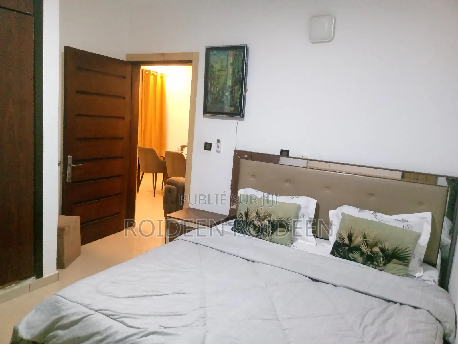 Furnished 2chbre Chambre et salon dans Kenny Kgs, Cocody à Louer