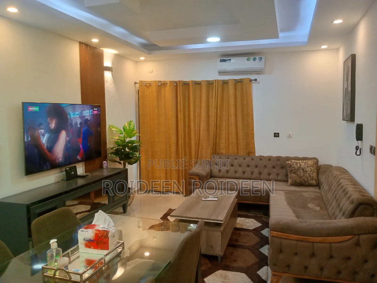 Furnished 2chbre Chambre et salon dans Kenny Kgs, Cocody à Louer