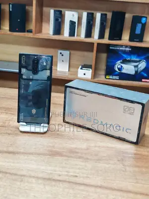 Photo - ZTE nubia Red Magic 8 Pro 512 GB Noir