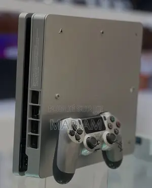 Ps4 Slim 1 Téra Quasi Neuf Avec 2 Manette Et Un Jeux Inclus