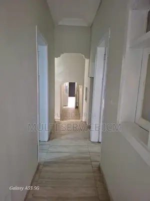 Furnished 7chbre Duplex dans Ismaël Coulibaly, Cocody à Louer