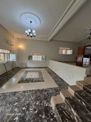 Furnished 7chbre Duplex dans Ismaël Coulibaly, Cocody à Louer