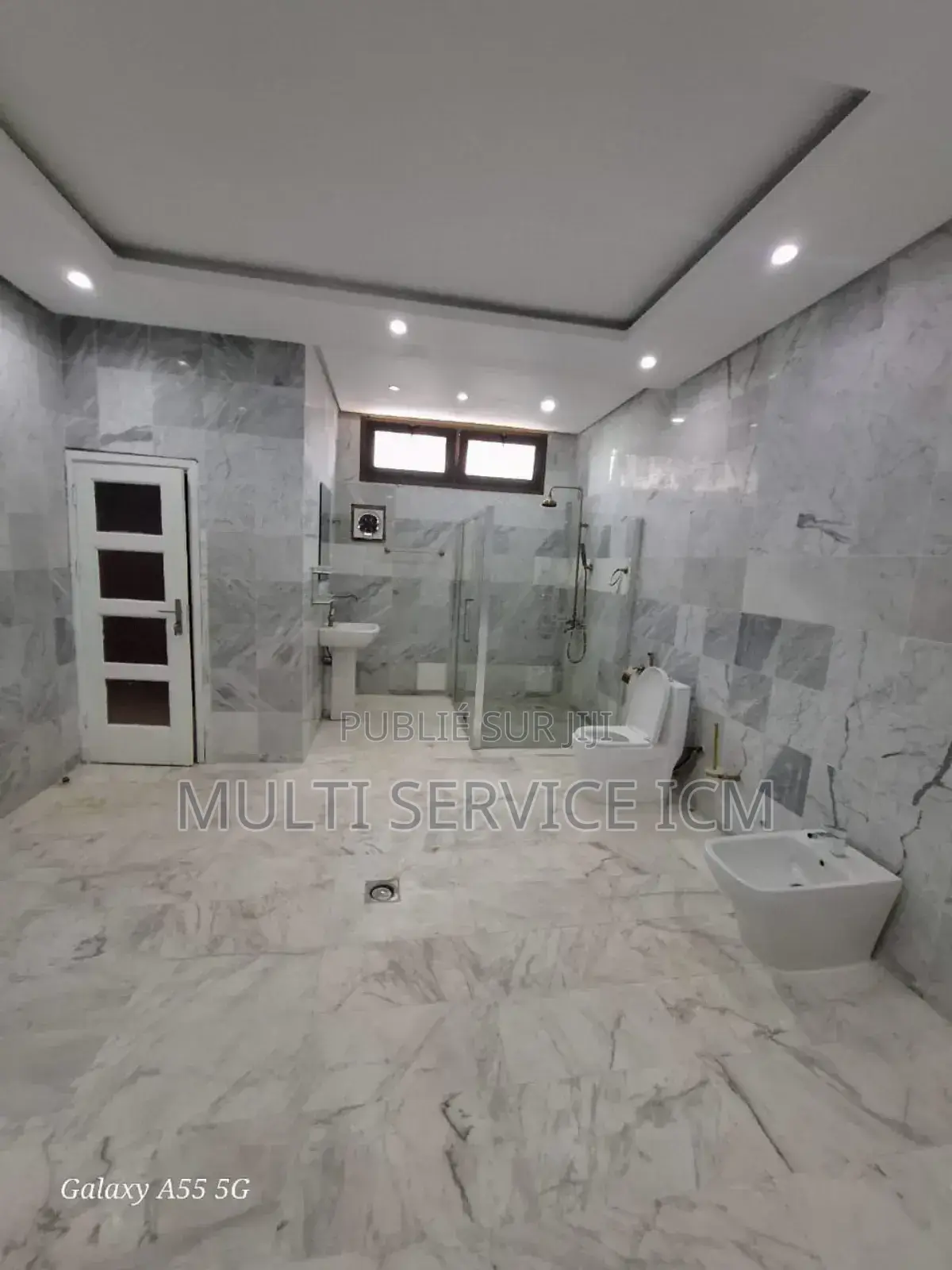 Furnished 7chbre Duplex dans Ismaël Coulibaly, Cocody à Louer