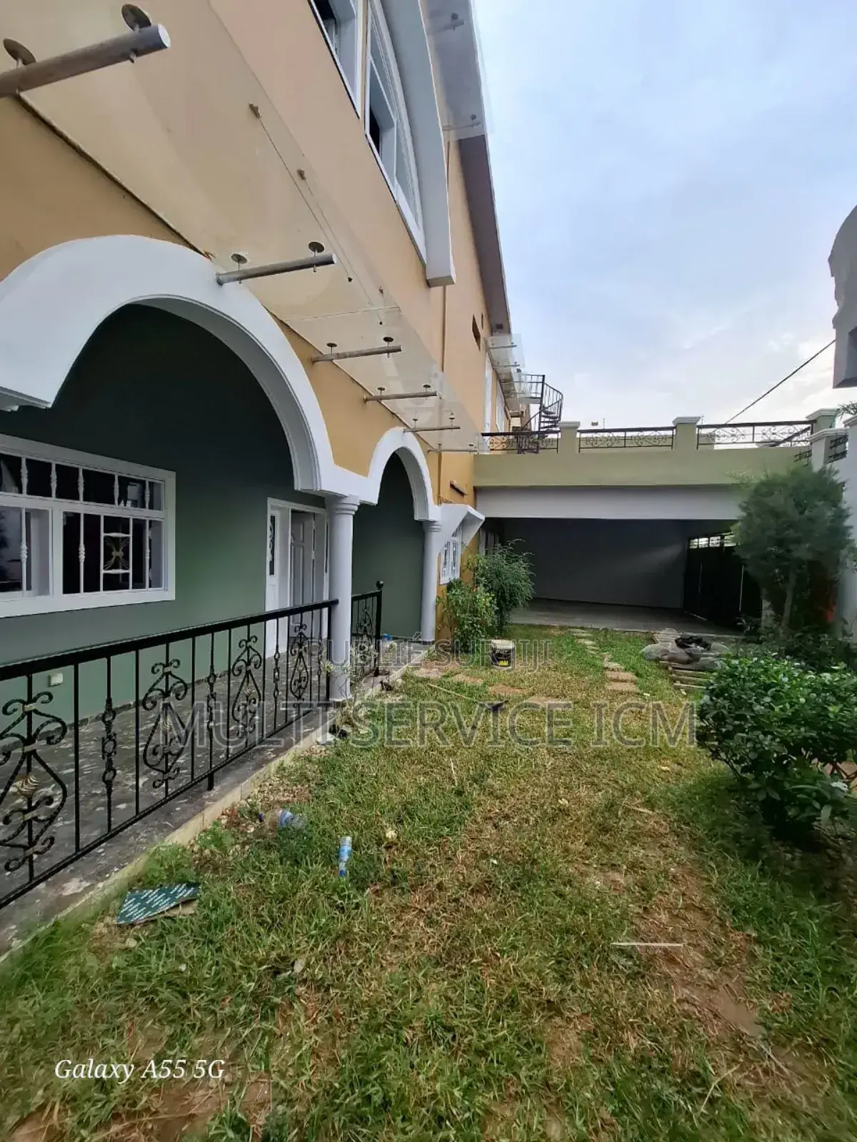 Furnished 7chbre Duplex dans Ismaël Coulibaly, Cocody à Louer