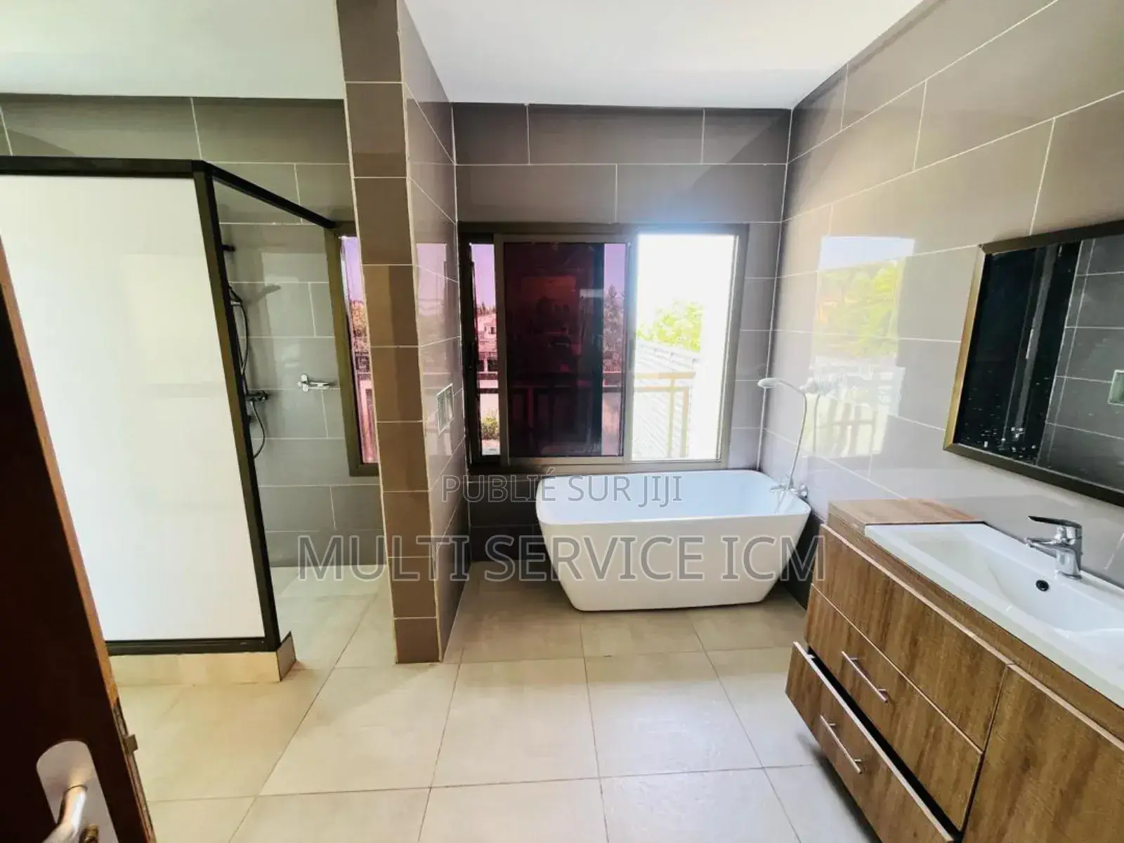 9chbre Duplex dans Coulibaly Ismael, Cocody à Vendre